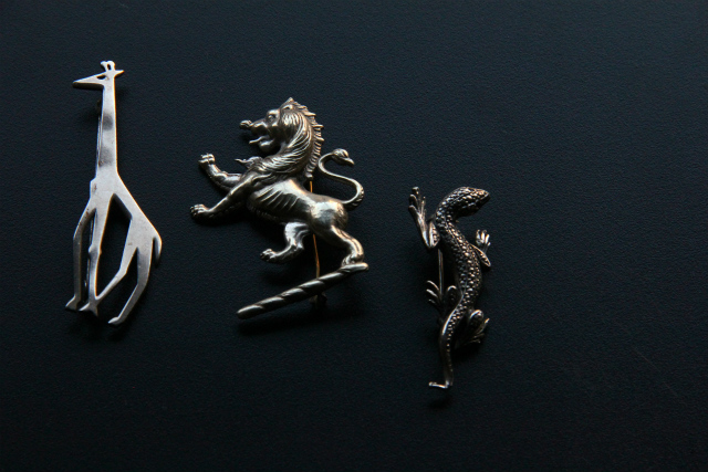 Brooches (4)