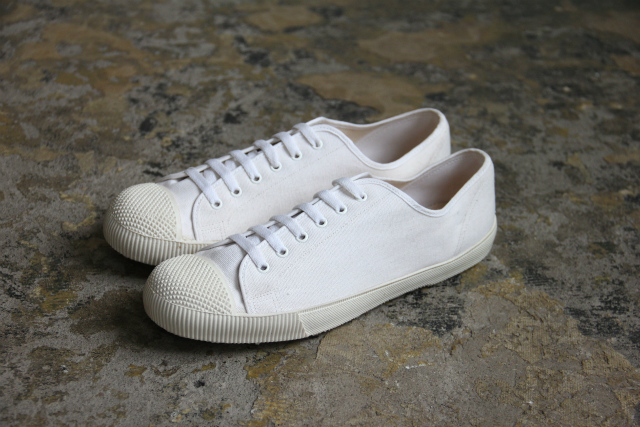 24 trainer wht (1)